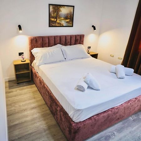 Vila Alizee Hotel Tirana Exteriör bild