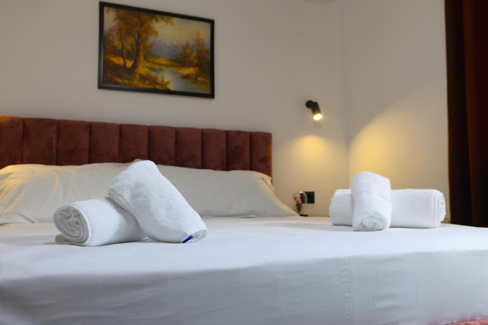 Vila Alizee Hotel Tirana Exteriör bild