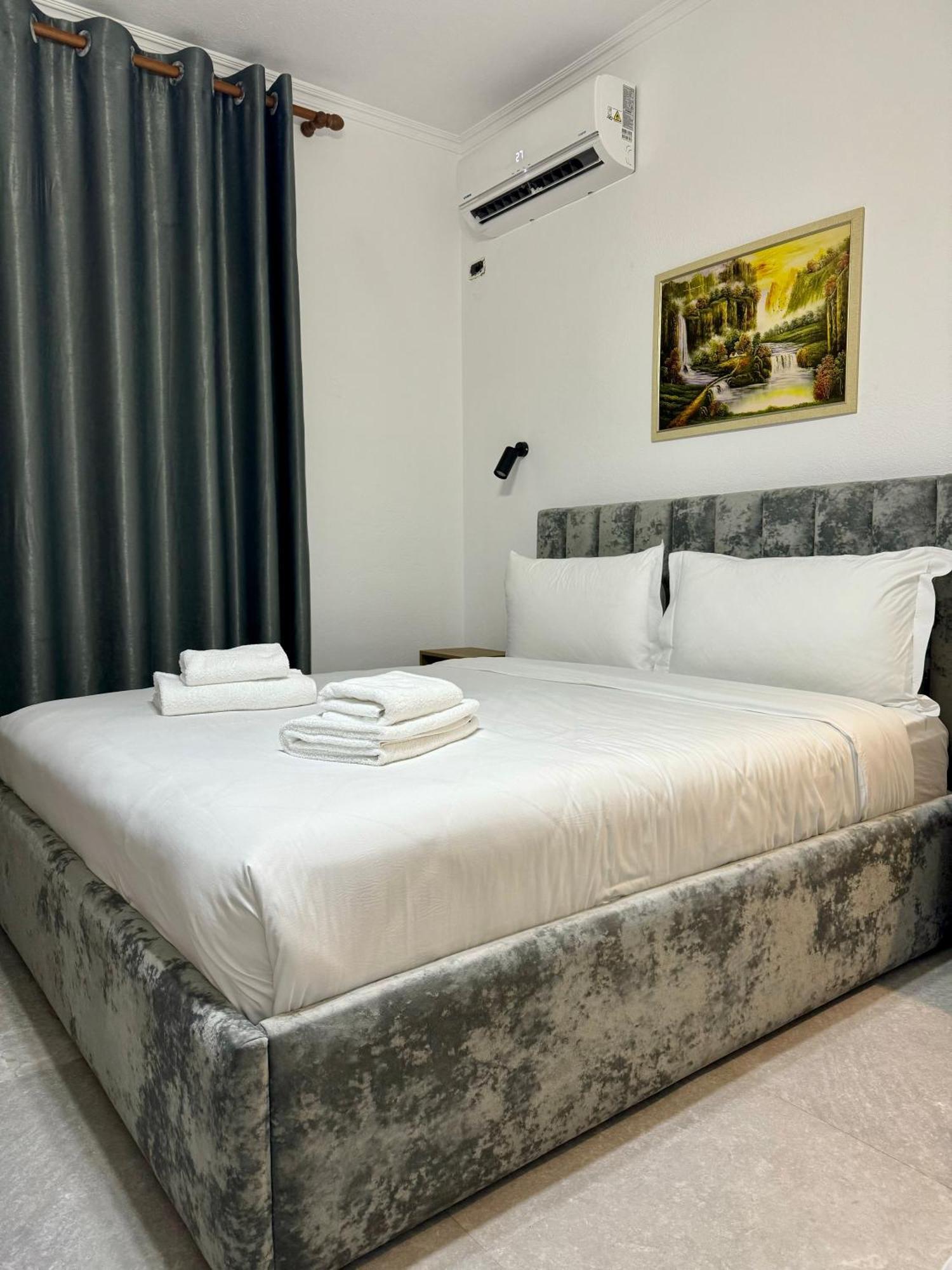 Vila Alizee Hotel Tirana Exteriör bild