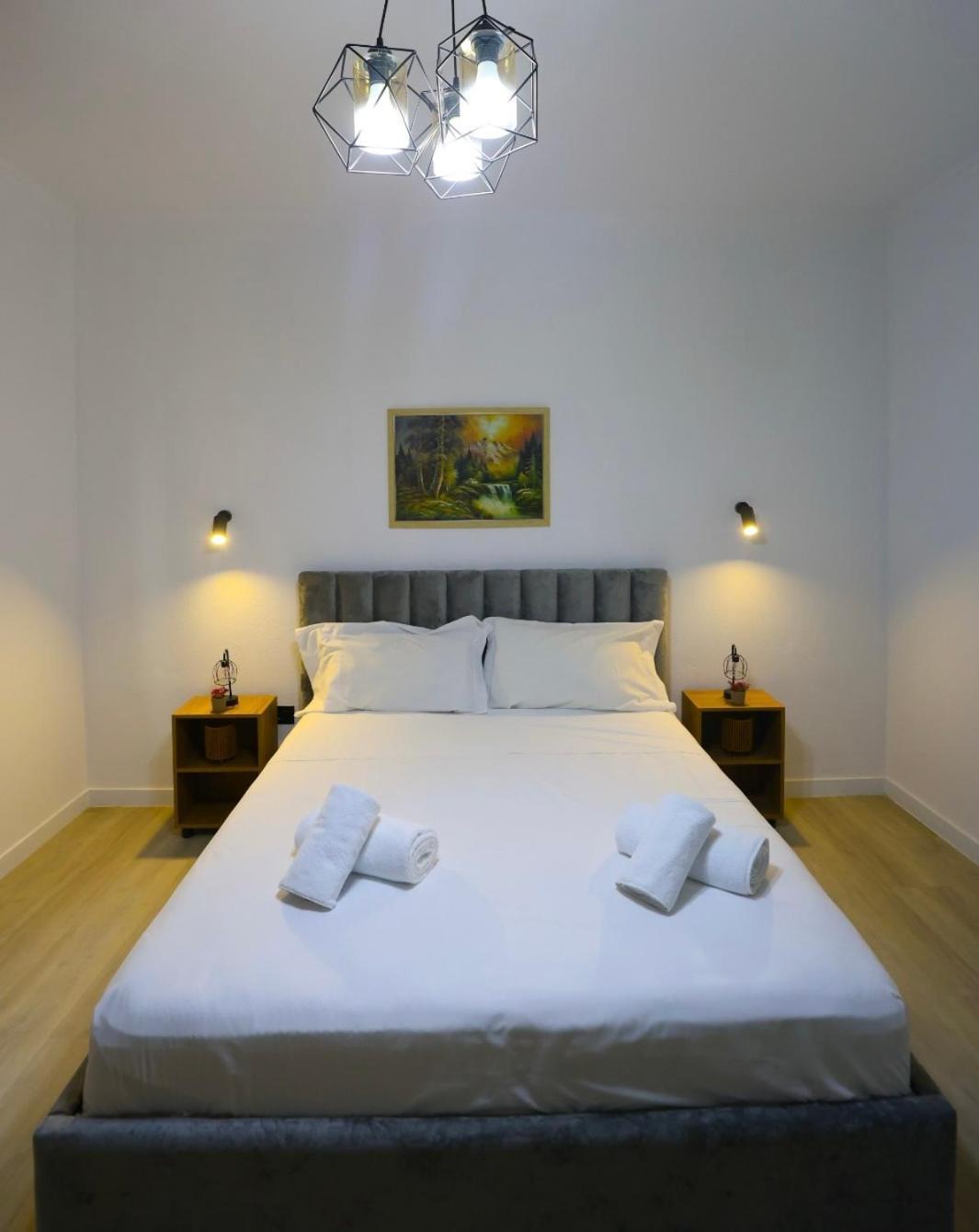 Vila Alizee Hotel Tirana Exteriör bild