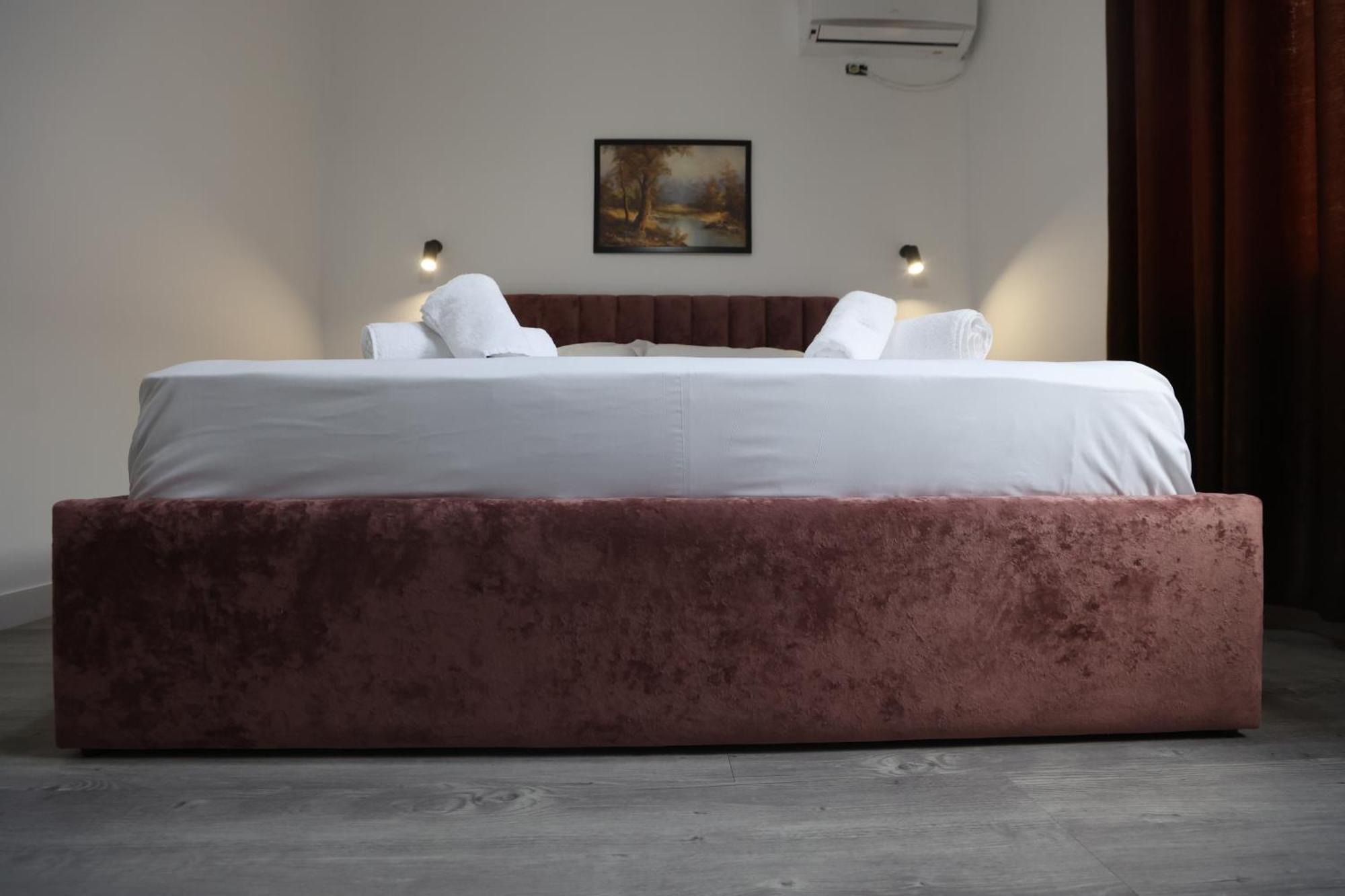 Vila Alizee Hotel Tirana Exteriör bild
