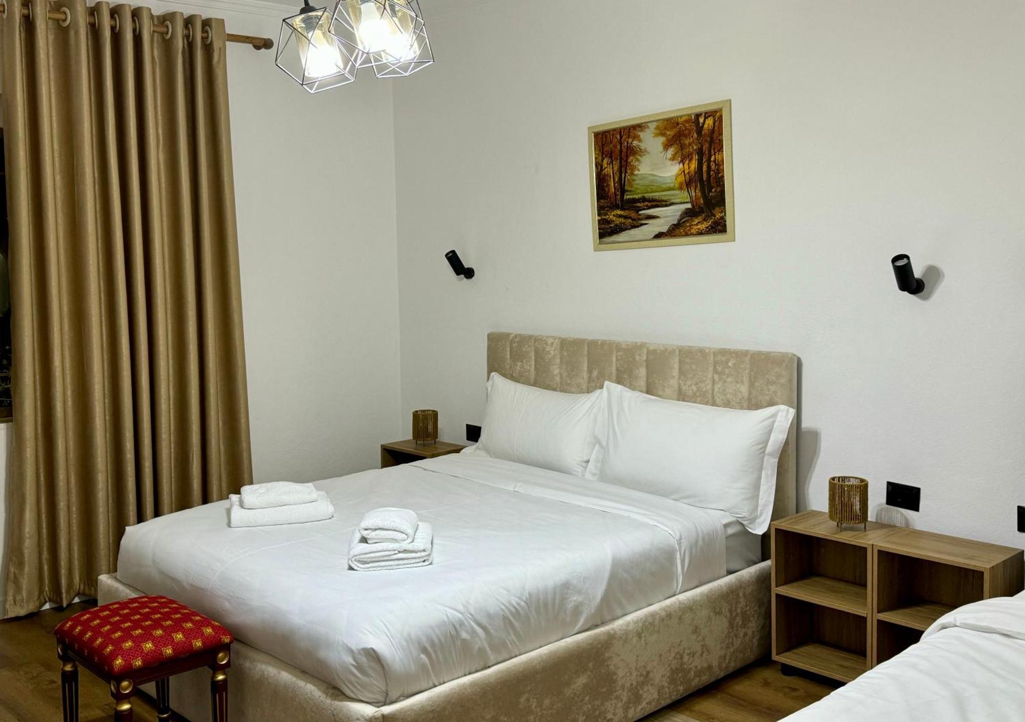 Vila Alizee Hotel Tirana Exteriör bild