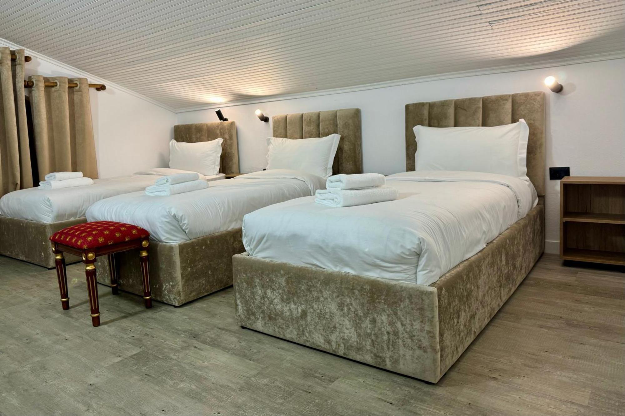 Vila Alizee Hotel Tirana Exteriör bild