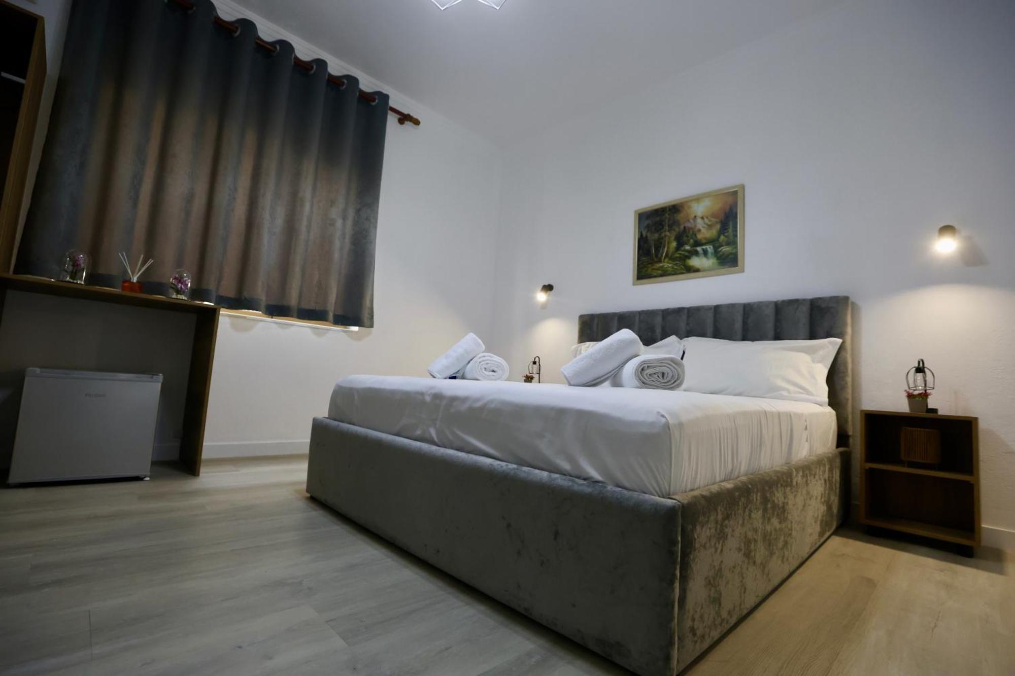 Vila Alizee Hotel Tirana Exteriör bild