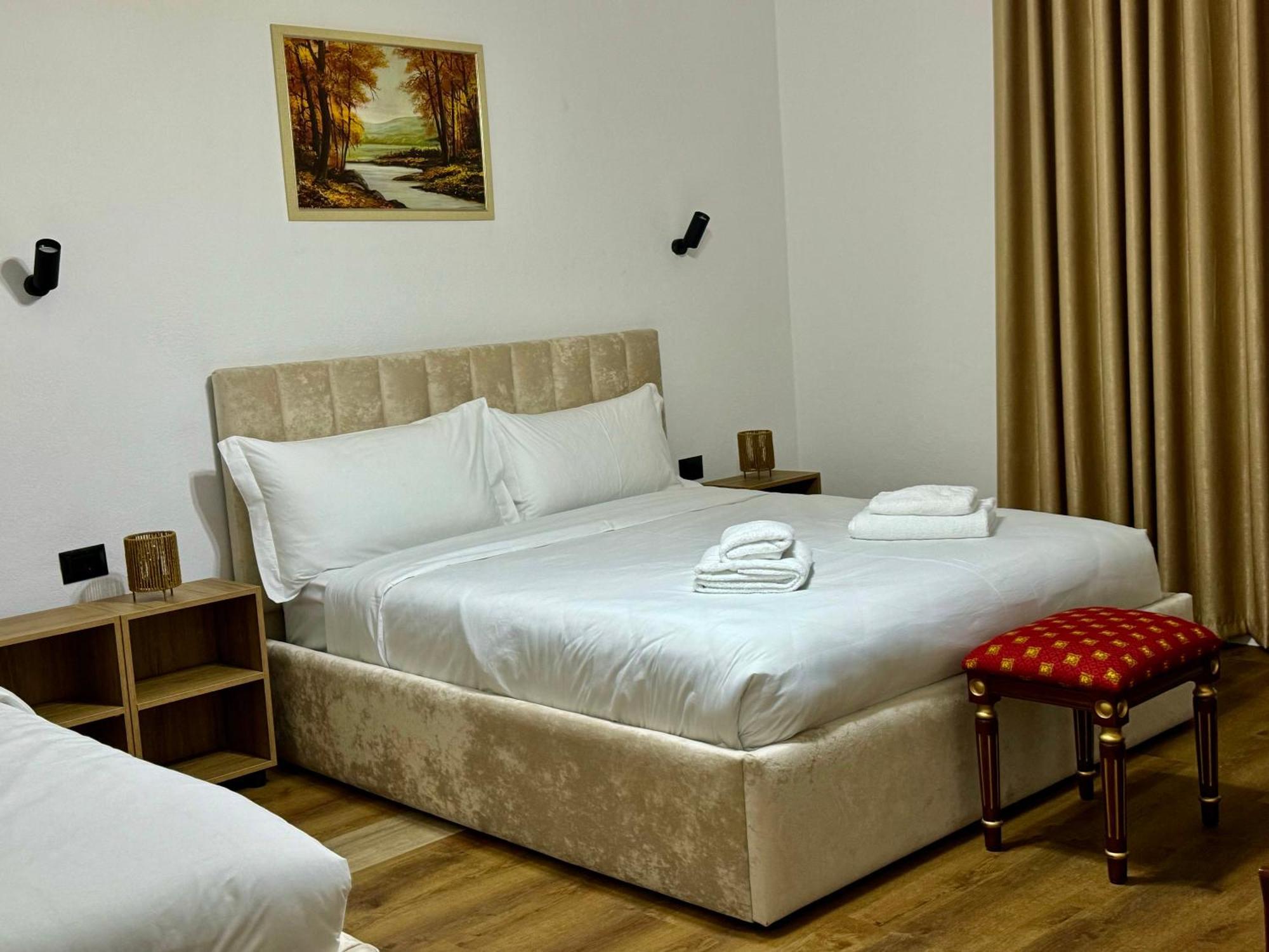 Vila Alizee Hotel Tirana Exteriör bild