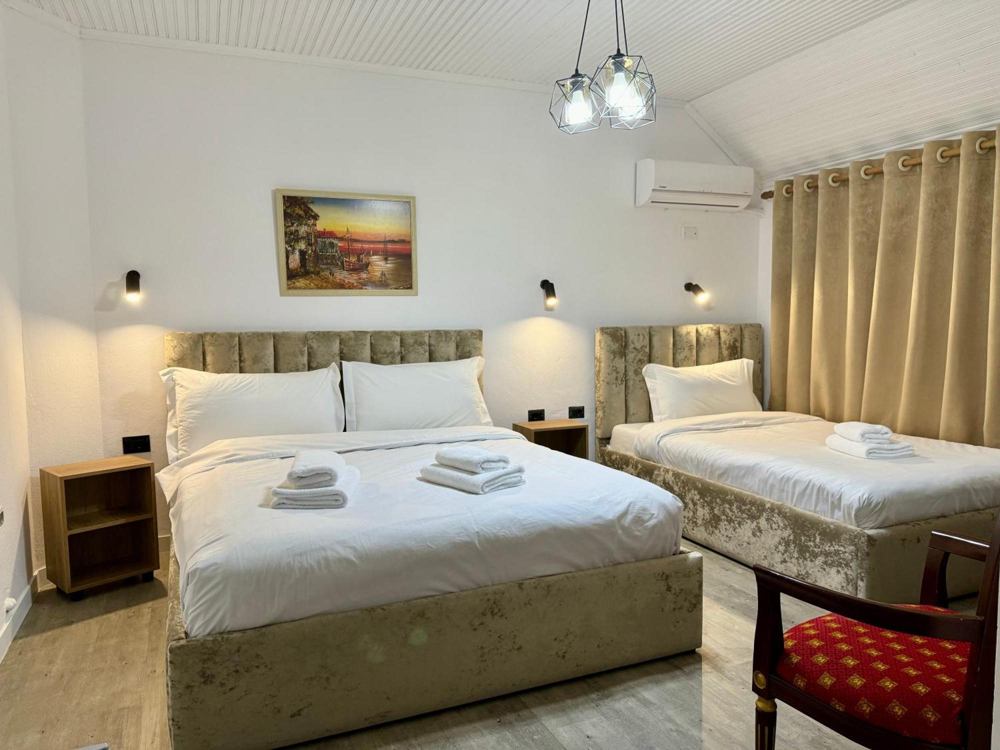 Vila Alizee Hotel Tirana Exteriör bild