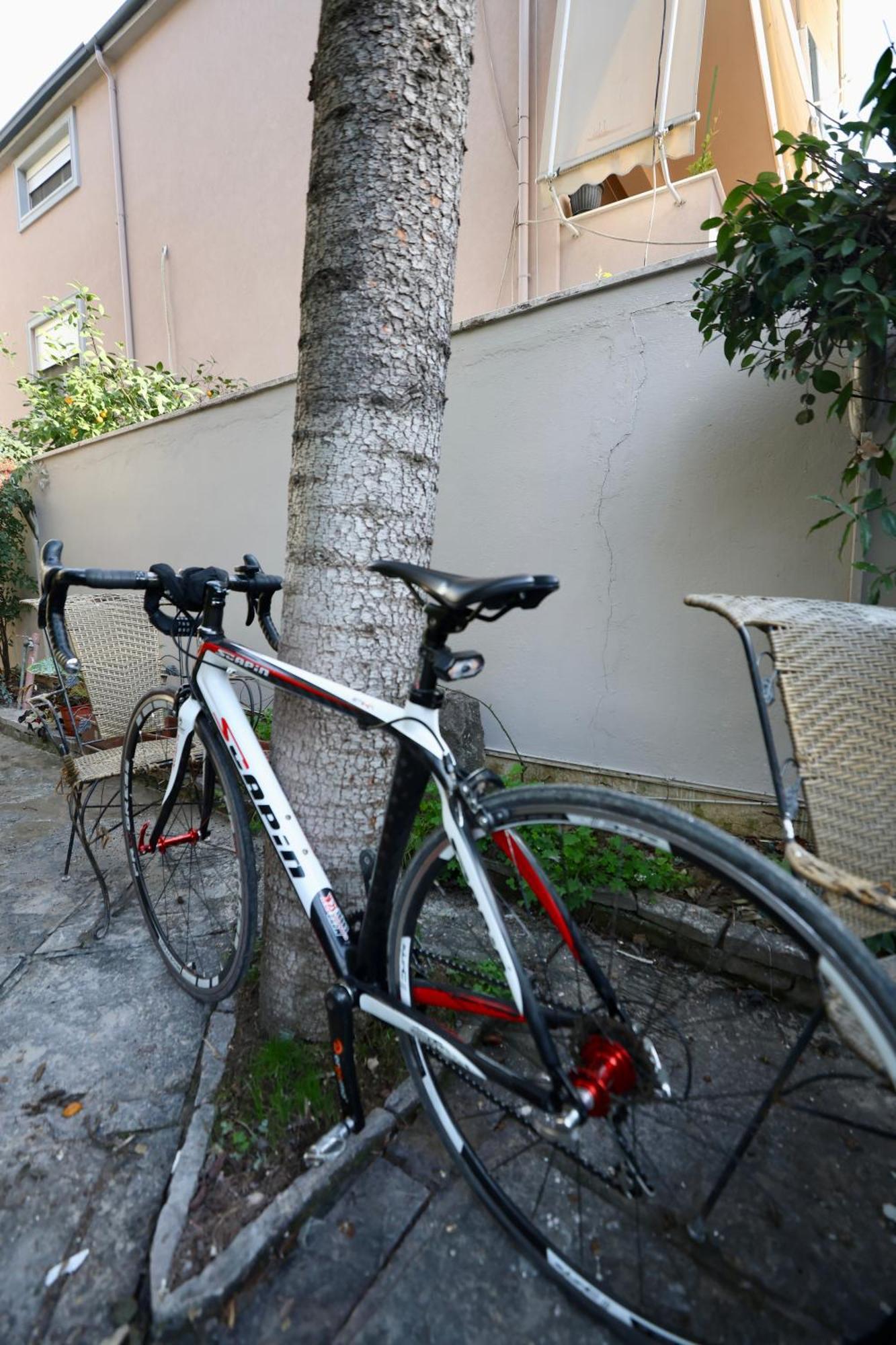 Vila Alizee Hotel Tirana Exteriör bild