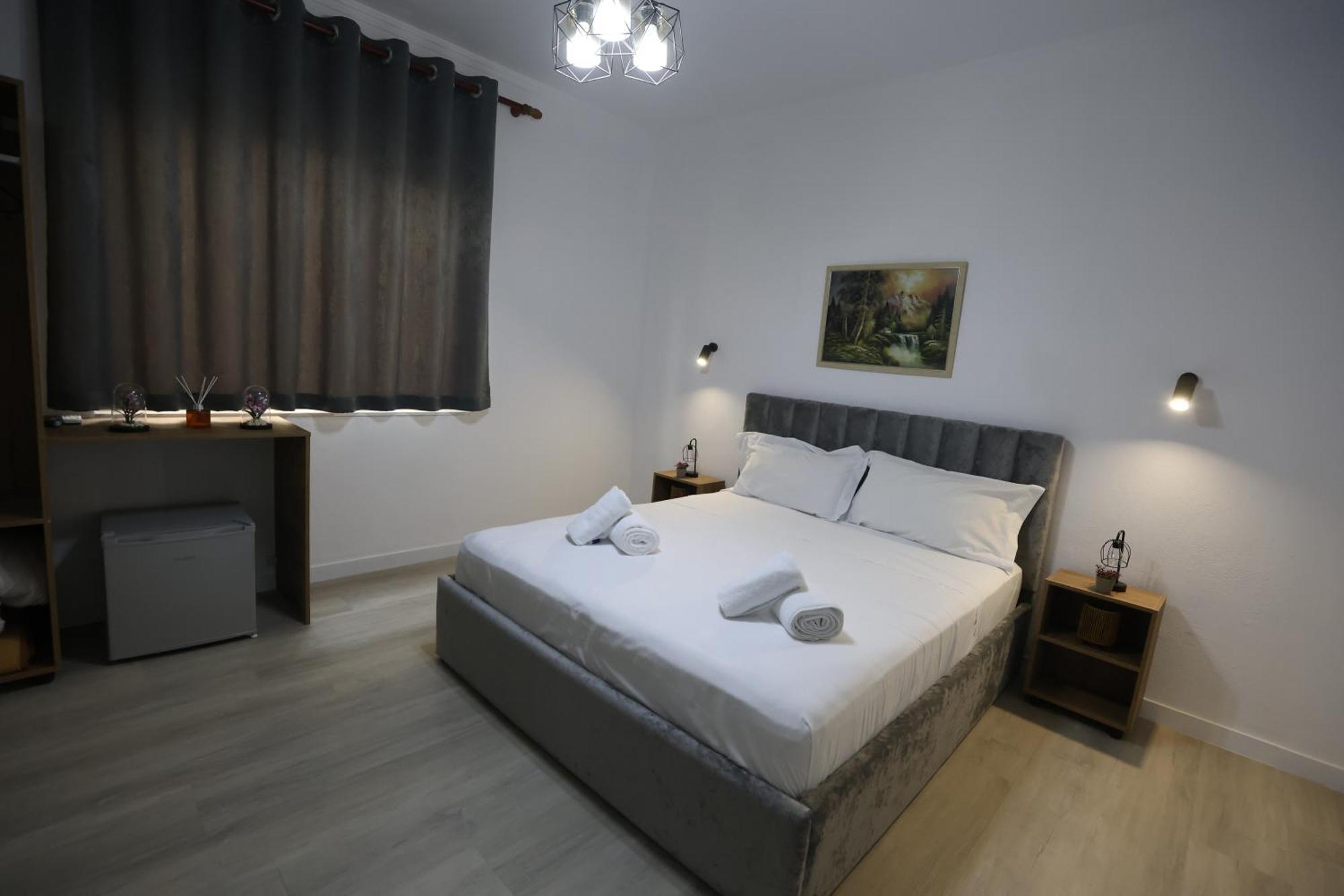 Vila Alizee Hotel Tirana Exteriör bild
