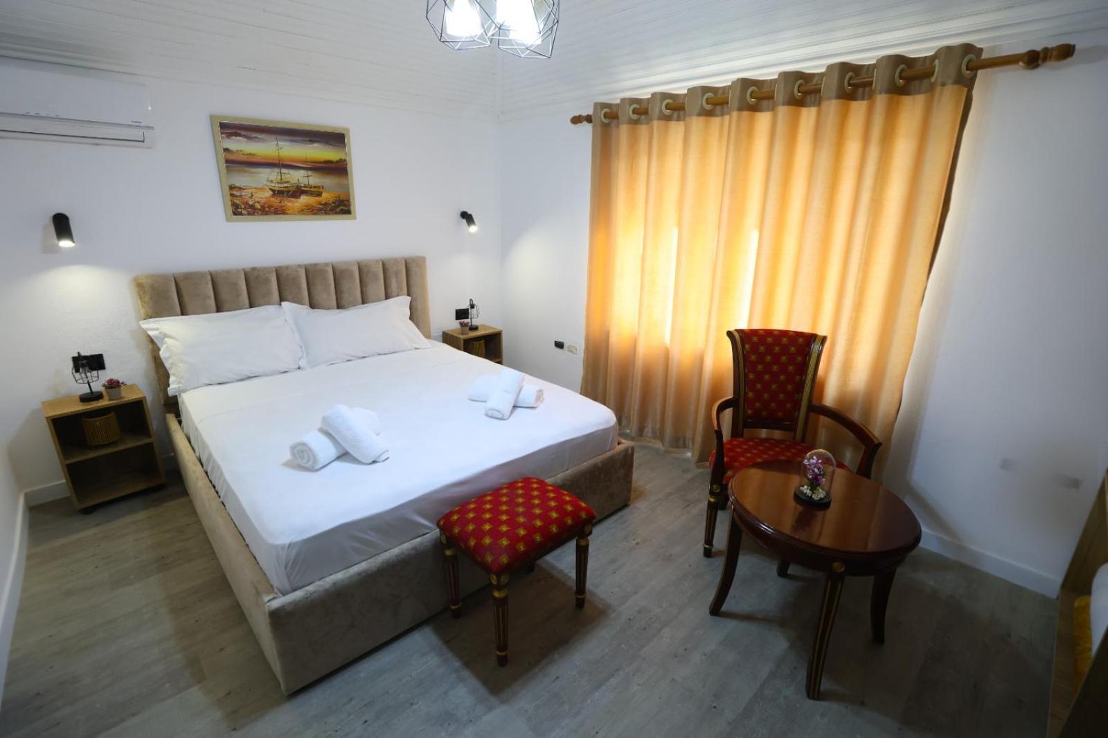Vila Alizee Hotel Tirana Exteriör bild