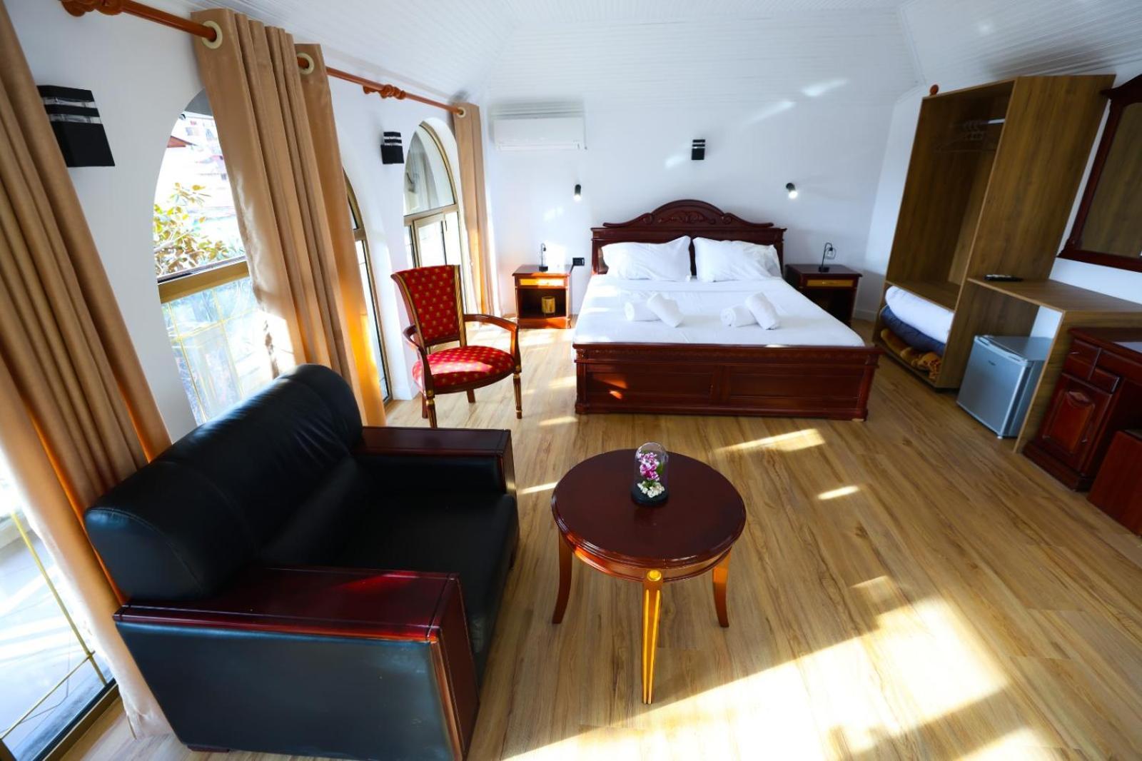 Vila Alizee Hotel Tirana Exteriör bild