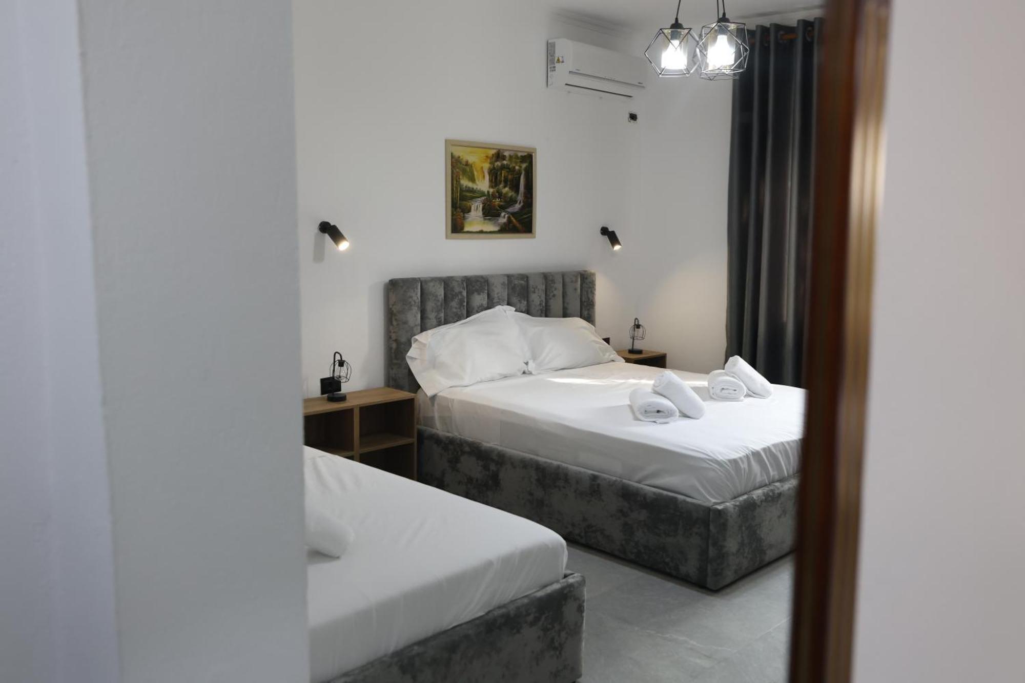 Vila Alizee Hotel Tirana Exteriör bild