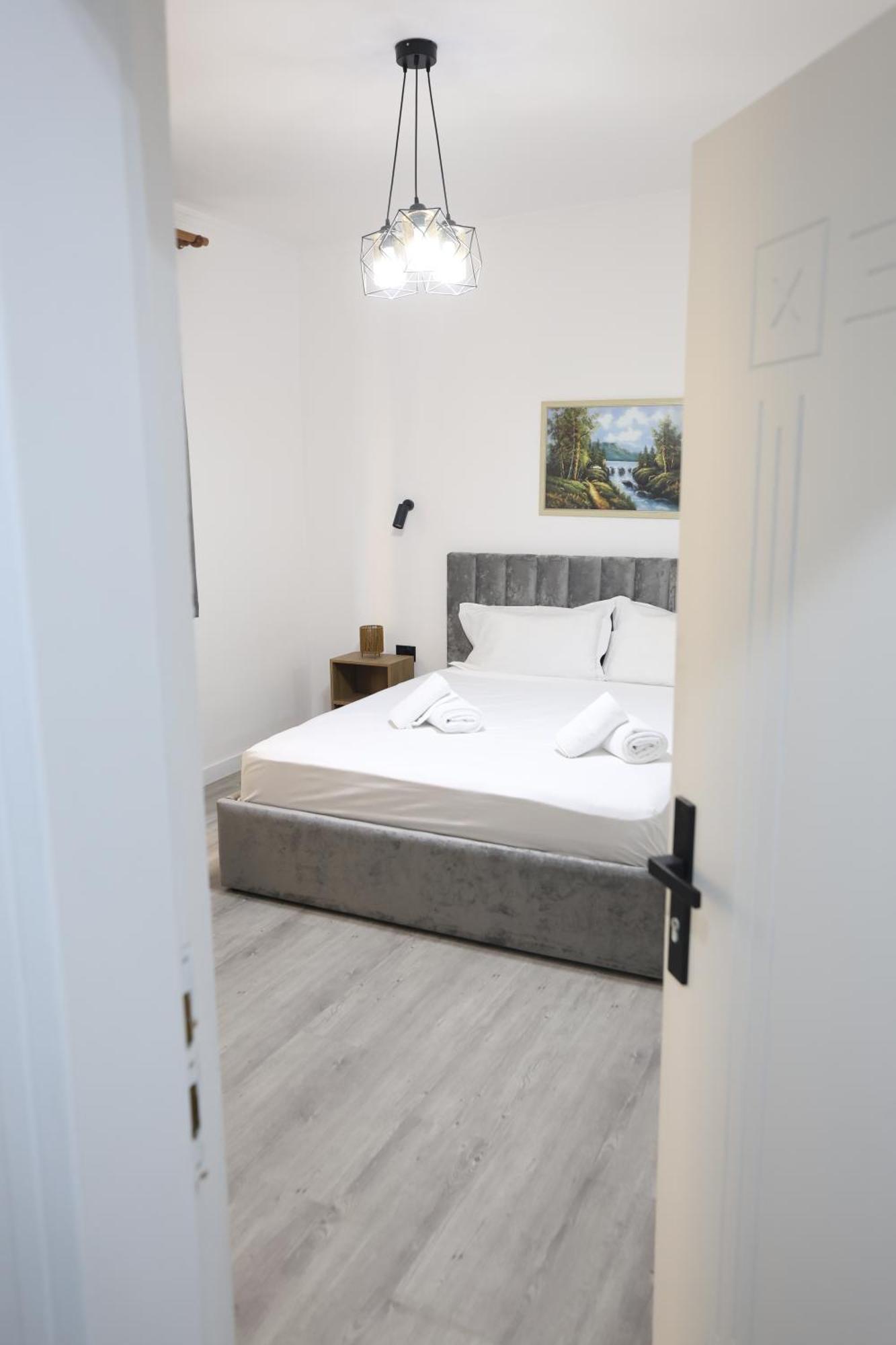 Vila Alizee Hotel Tirana Exteriör bild