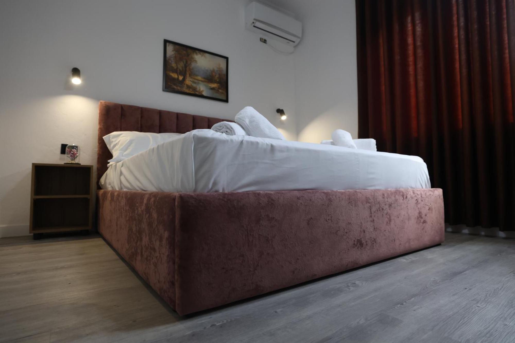 Vila Alizee Hotel Tirana Exteriör bild