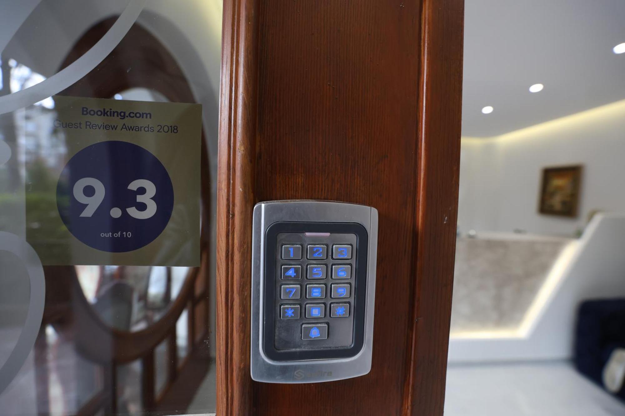 Vila Alizee Hotel Tirana Exteriör bild
