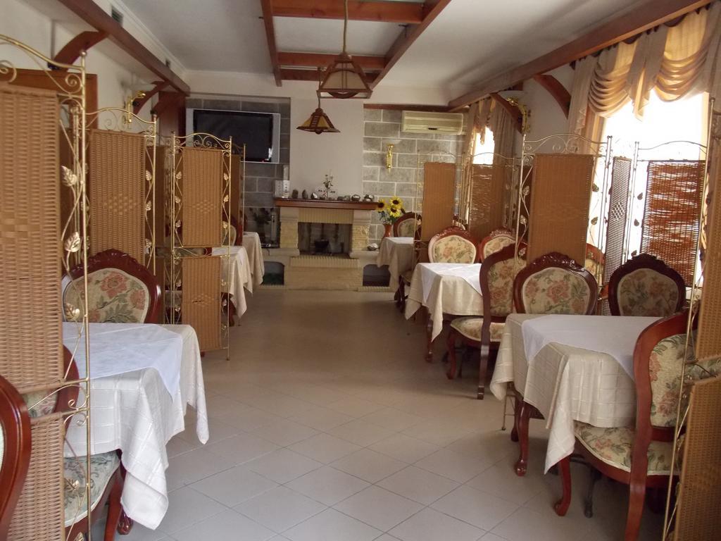 Vila Alizee Hotel Tirana Exteriör bild
